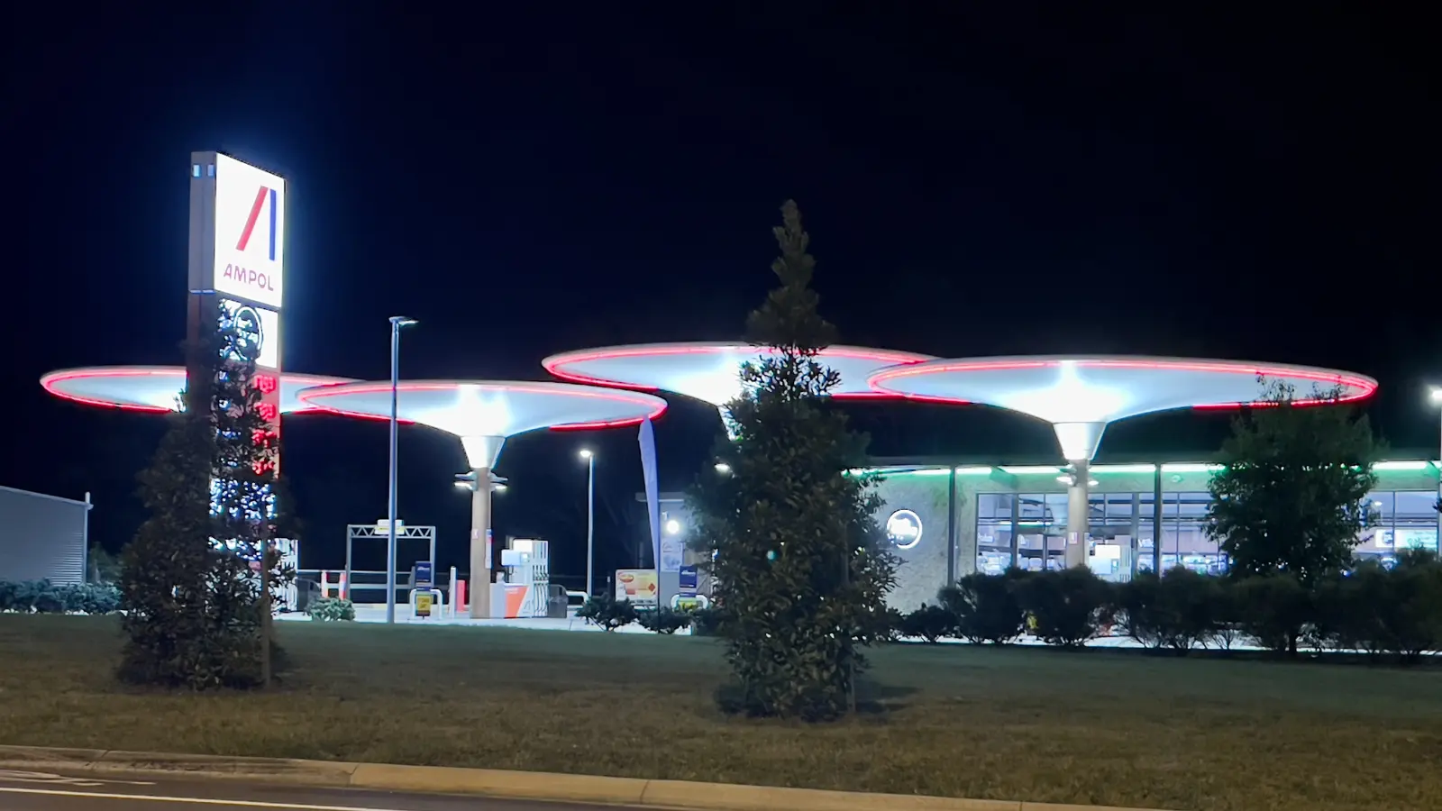 Vehicle refuelling during an Australian road trip