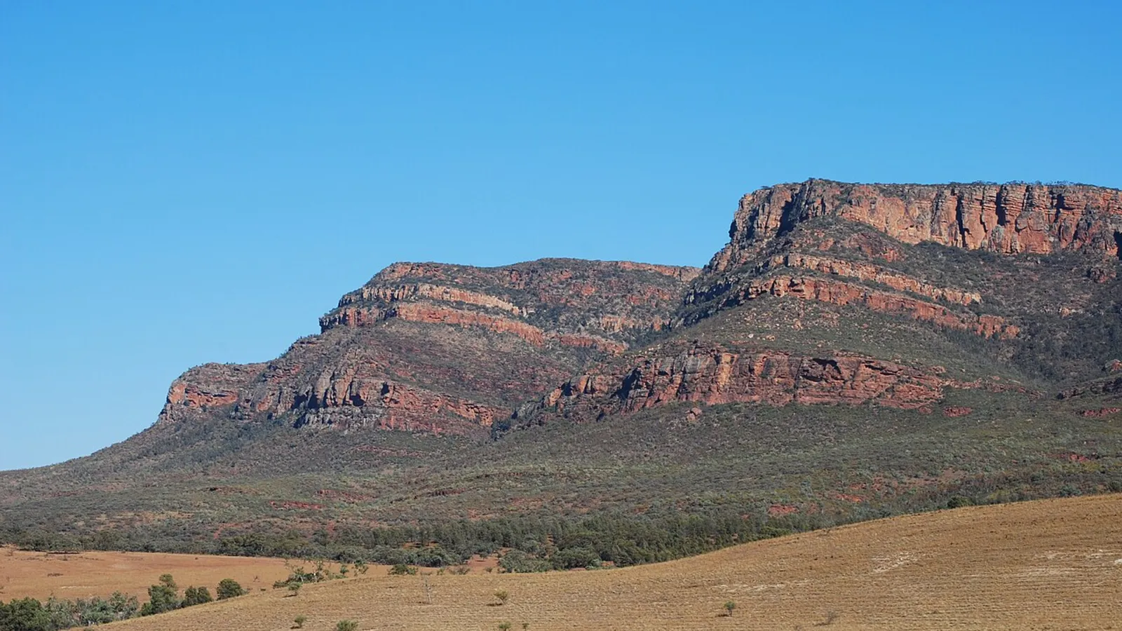 Ikara-Flinders Ranges at sunset